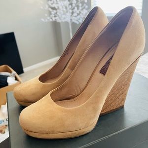 Seven7 nude suede wedges size 6